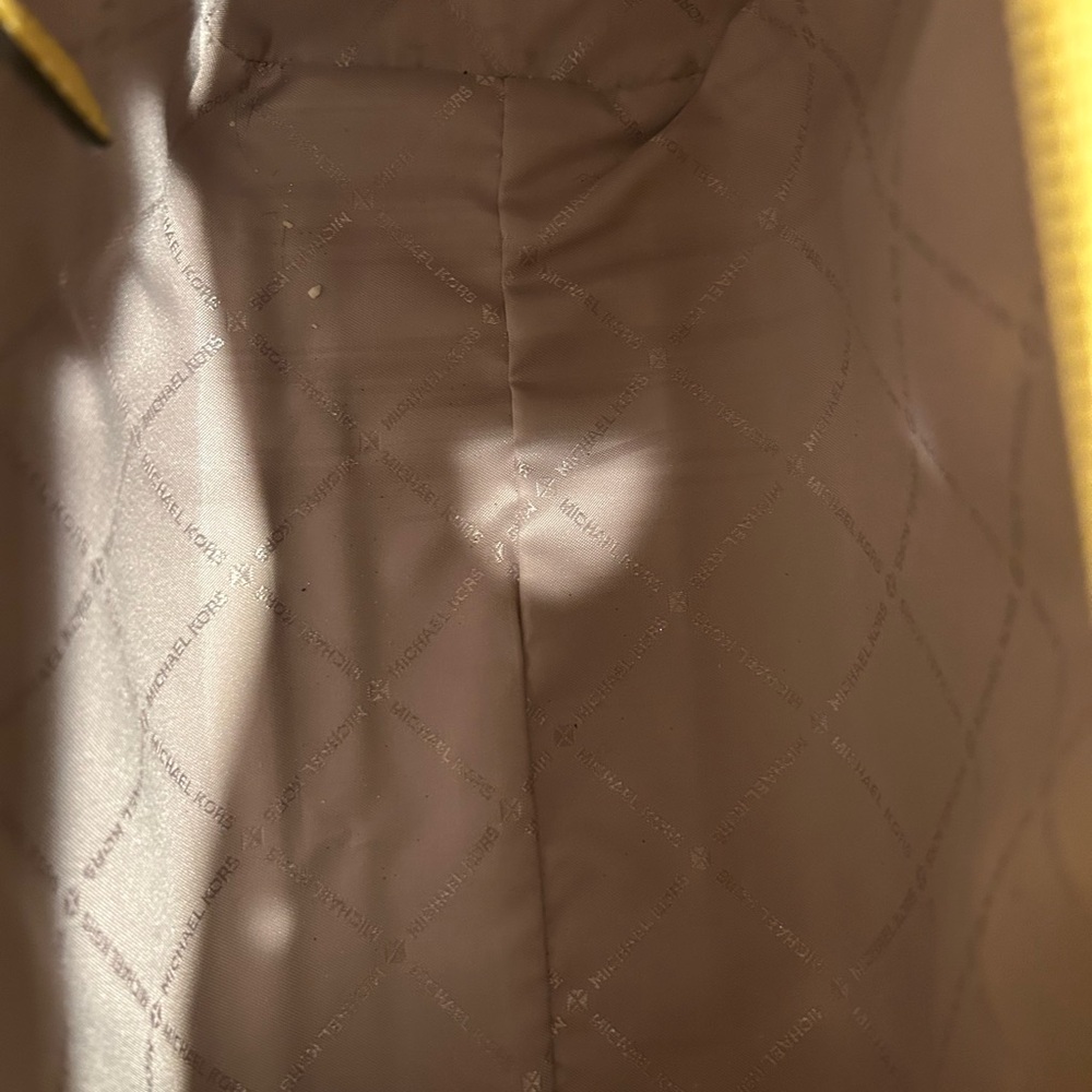 Michael Kors Yellow Shoulder Bag with Structured Design - Picture 5 of 7